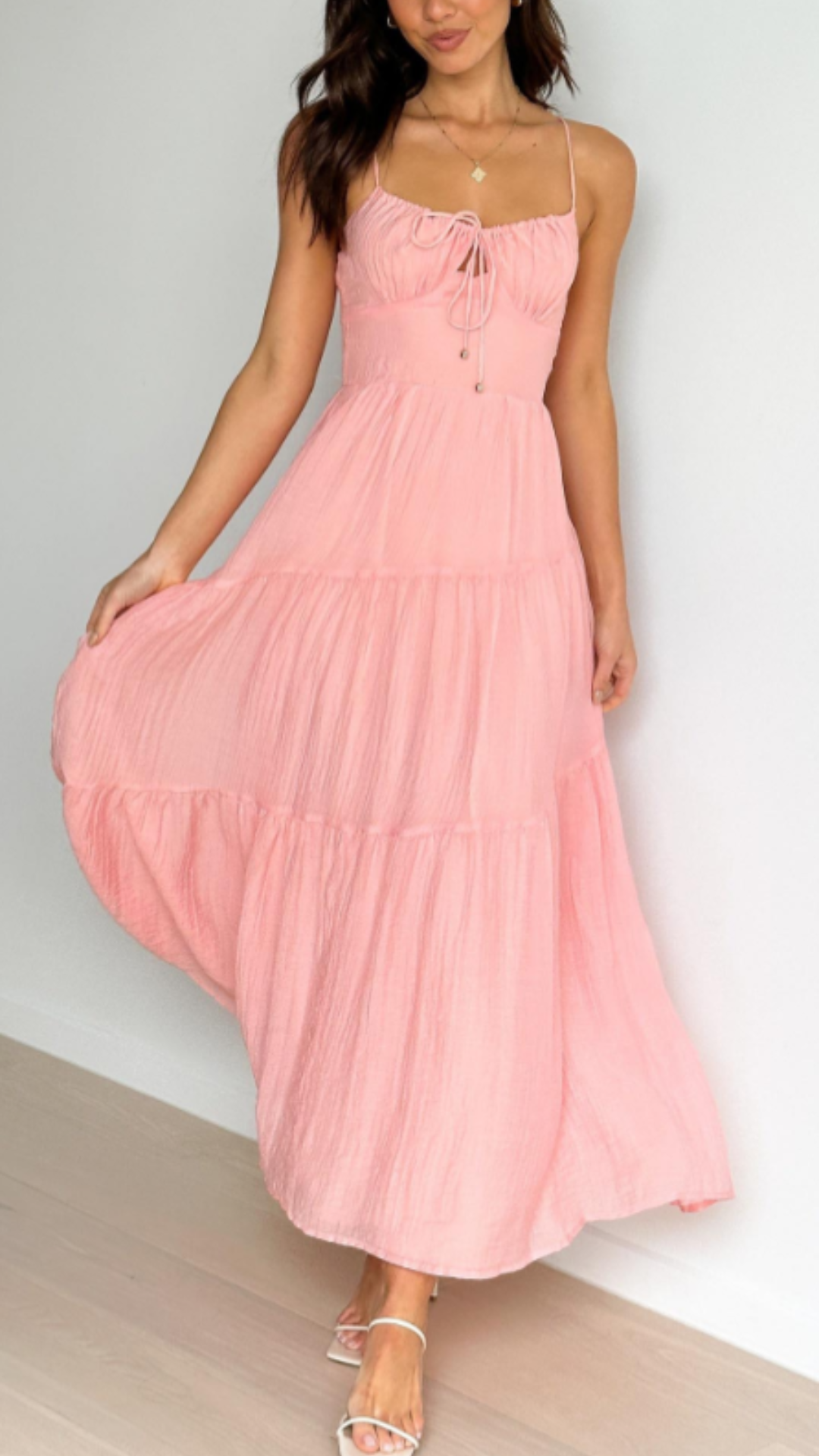 Vestido largo fruncido en color rosa | Bella Brisa