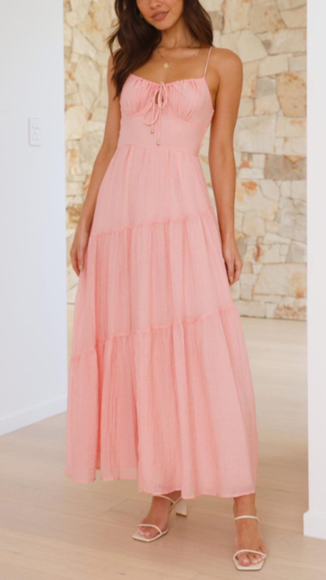 Vestido largo fruncido en color rosa | Bella Brisa