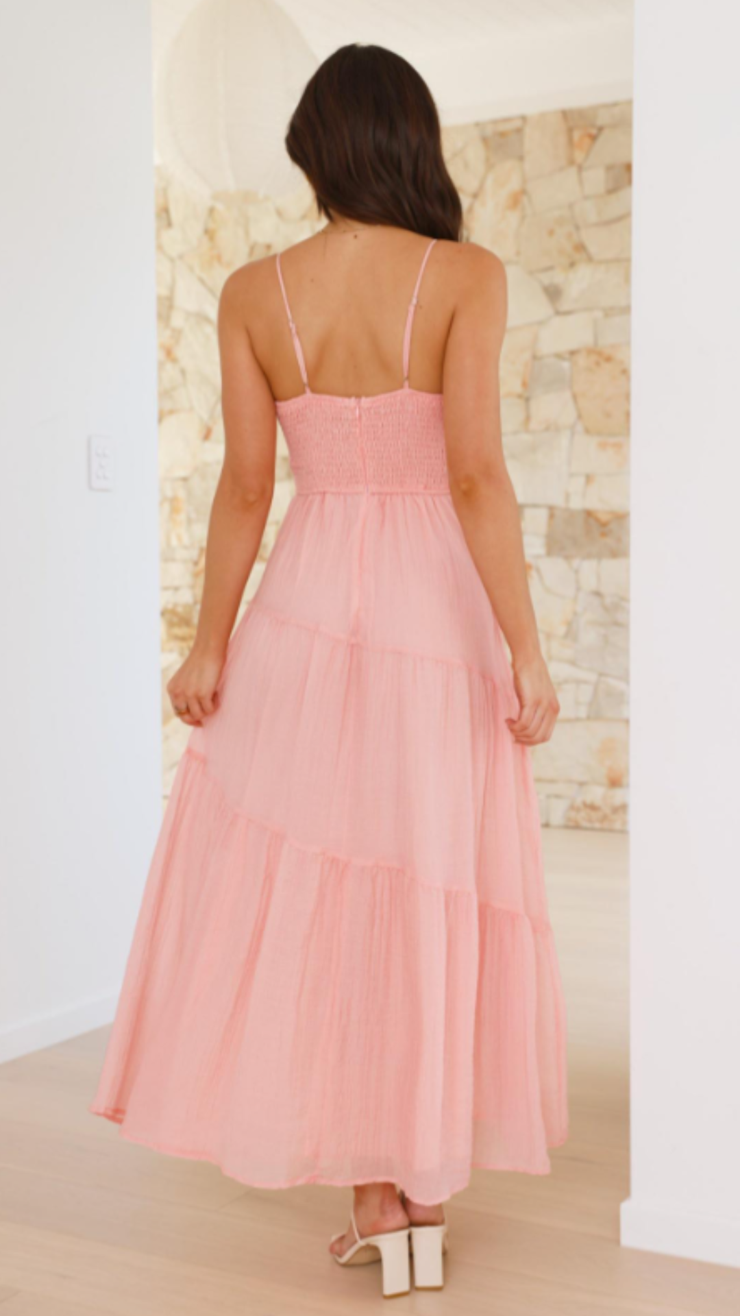 Vestido largo fruncido en color rosa | Bella Brisa