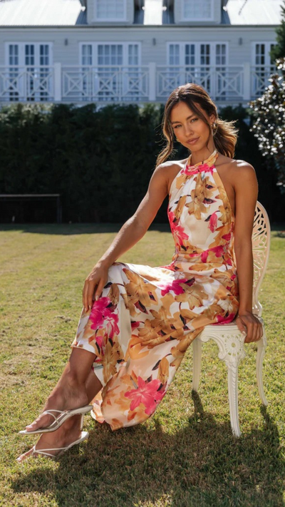 Vestido floral largo con espalda abierta y cuello halter | Bella Brisa