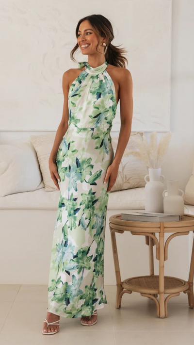 Vestido floral largo con espalda abierta y cuello halter | Bella Brisa