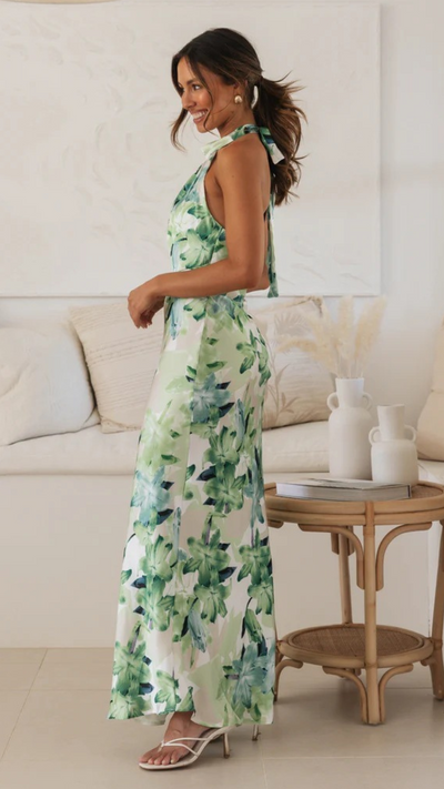 Vestido floral largo con espalda abierta y cuello halter | Bella Brisa