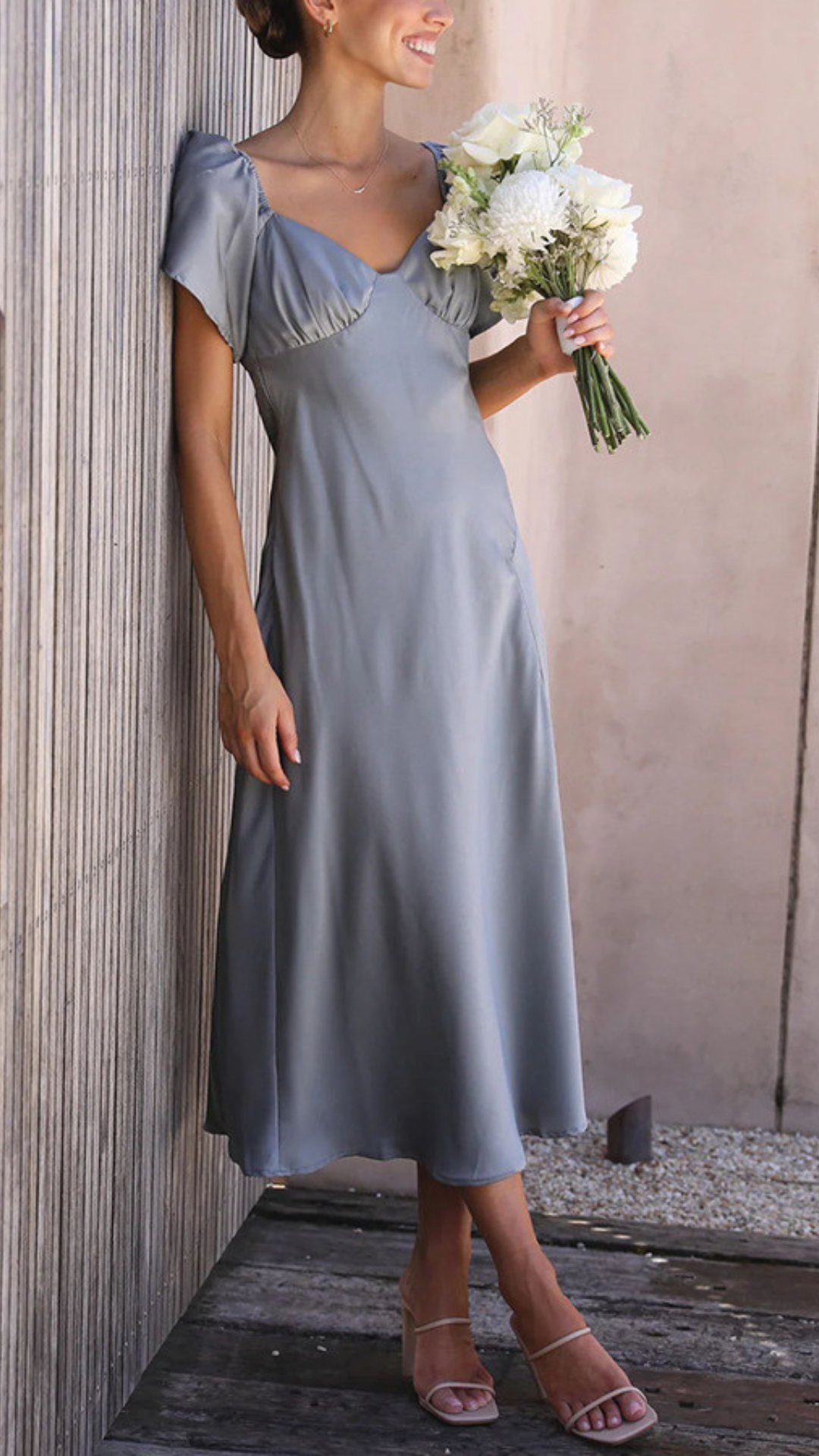 Vestido con hombros descubiertos y mangas de mariposa | Bella Brisa
