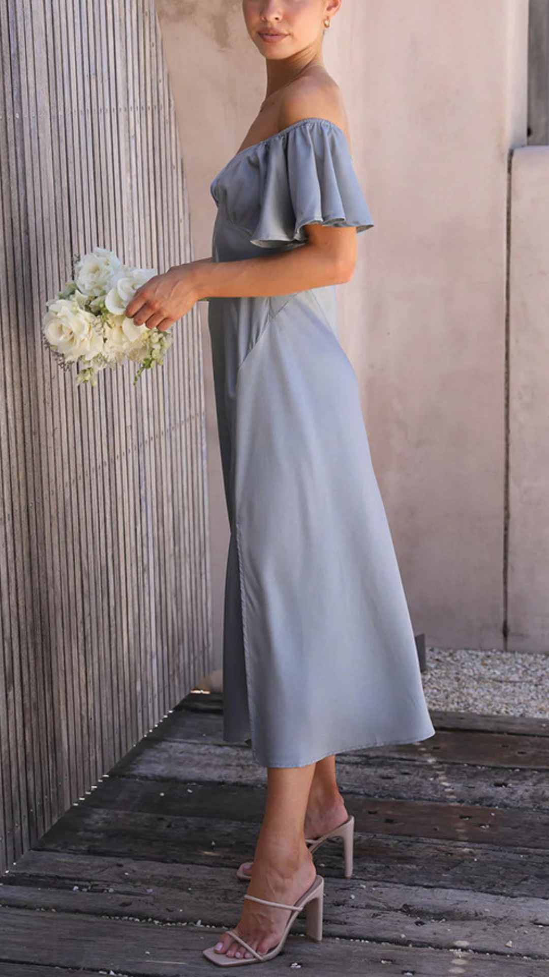 Vestido con hombros descubiertos y mangas de mariposa | Bella Brisa