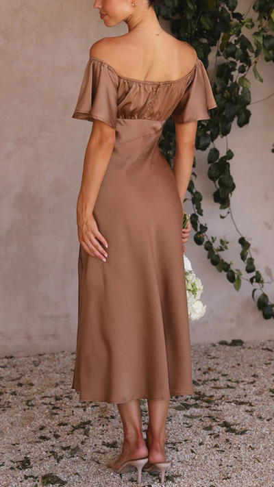 Vestido con hombros descubiertos y mangas de mariposa | Bella Brisa