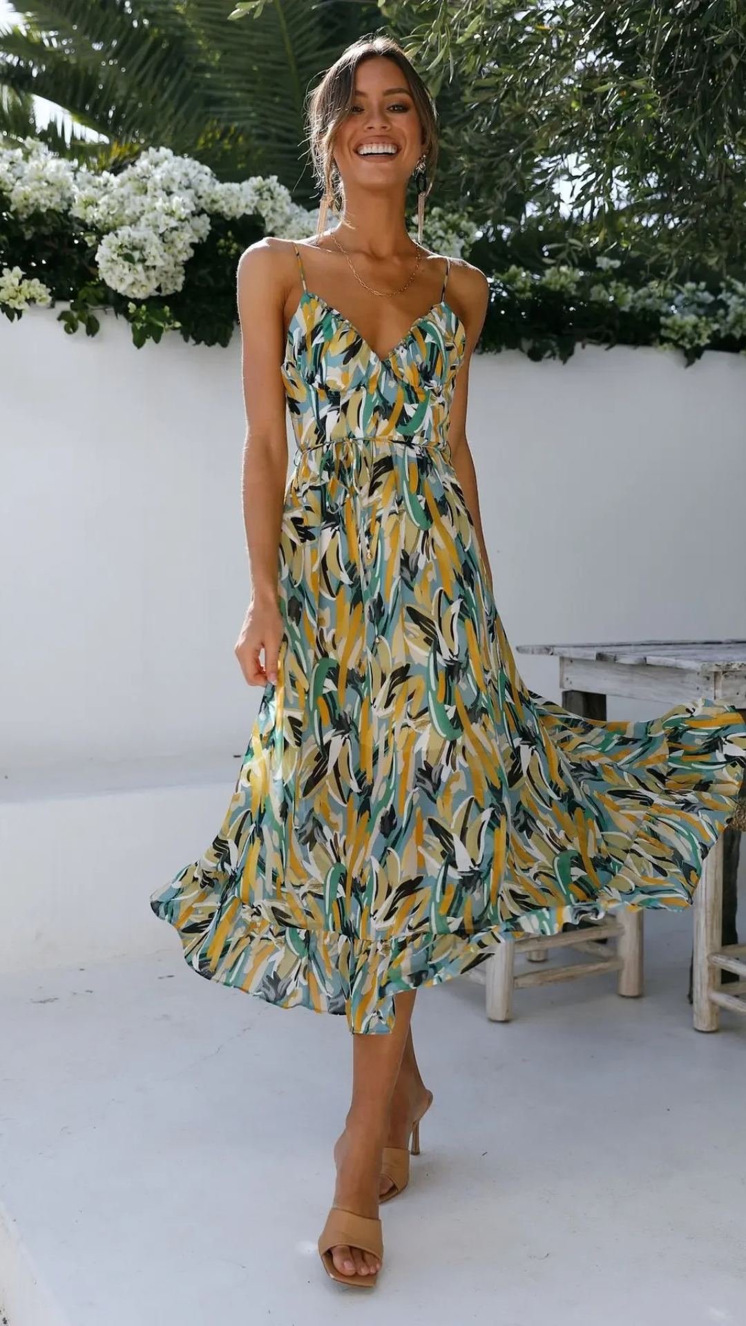 Vestido largo con estampado floral y tirantes finos estilo bohemio | Bella Brisa