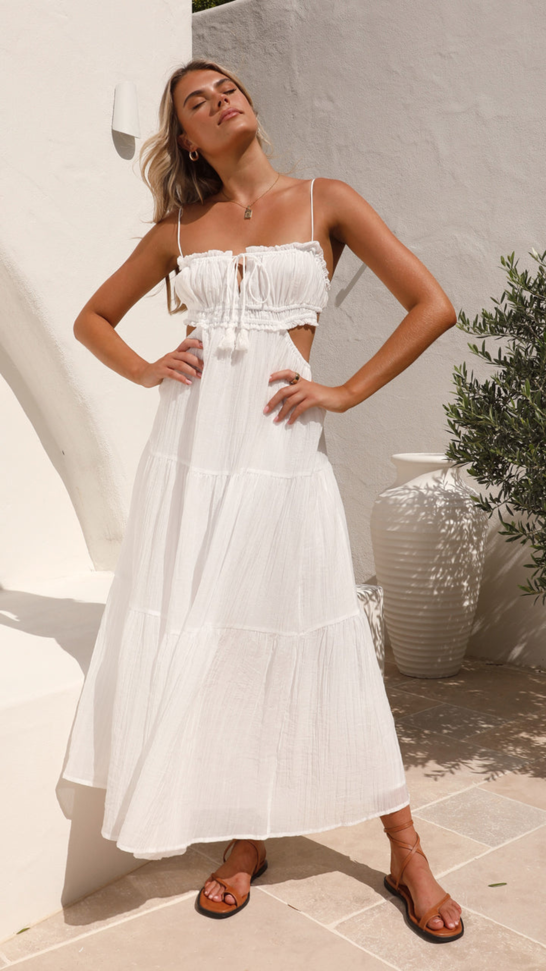 Vestido largo fruncido con cordones en Blanco | Bella Brisa