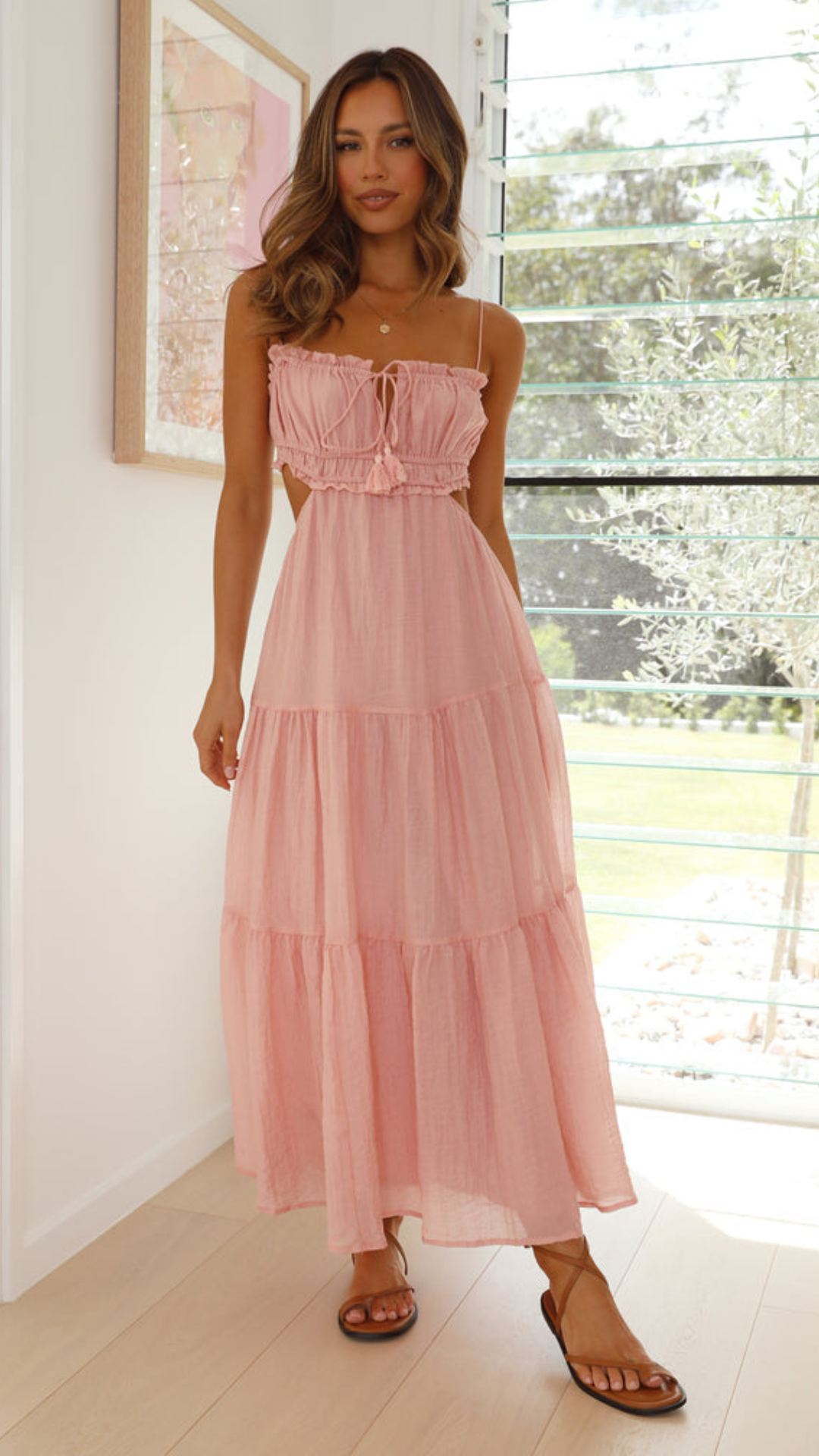 Vestido largo fruncido con cordones en Rosa | Bella Brisa