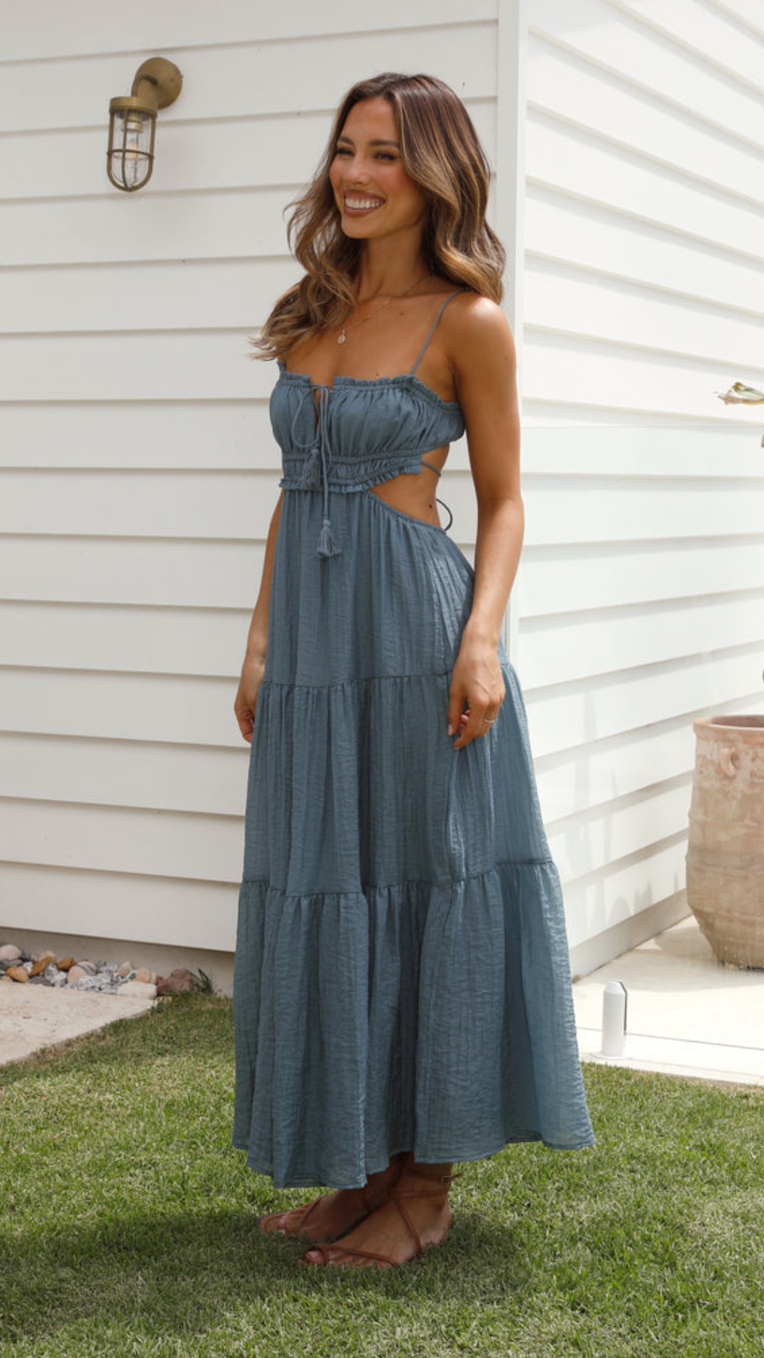 Vestido largo fruncido con cordones en Azul | Bella Brisa