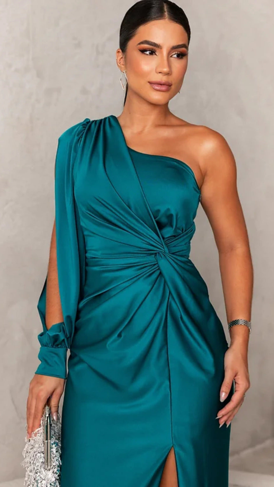 Vestido satinado de un solo hombro con nudo en la cintura | Bella Brisa