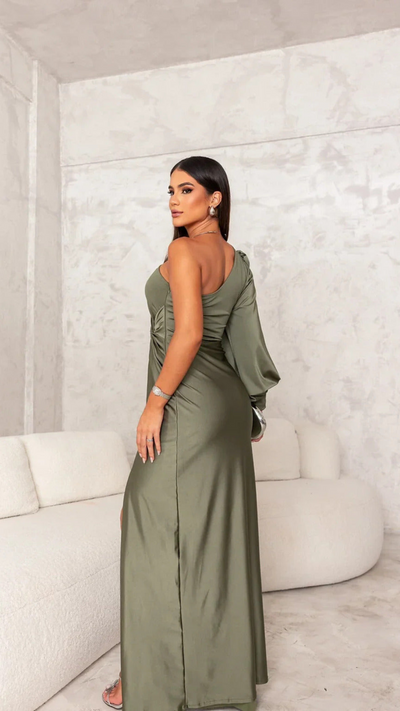 Vestido satinado de un solo hombro con nudo en la cintura | Bella Brisa