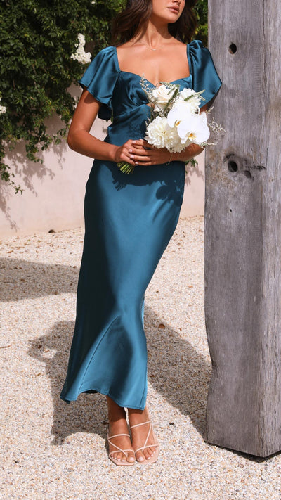 Vestido Midi con Escote Corazón, Mangas Mariposa y Abertura Frontal | Bella Brisa