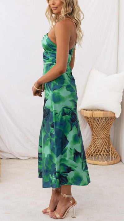 Vestido midi verde con estampado, escote halter anudado y abertura | Bella Brisa
