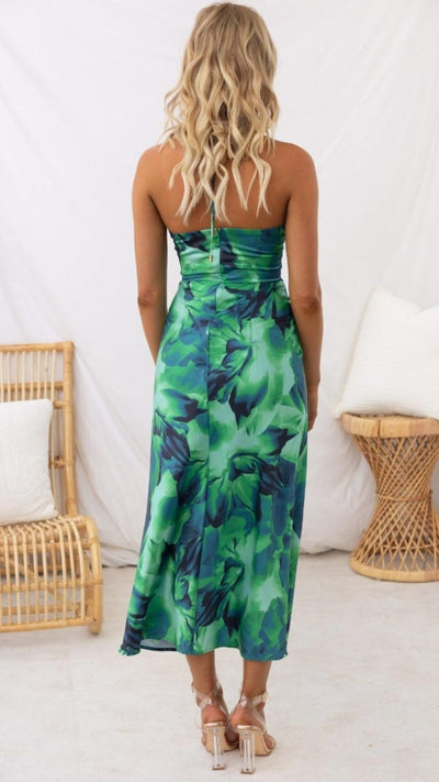 Vestido midi verde con estampado, escote halter anudado y abertura | Bella Brisa
