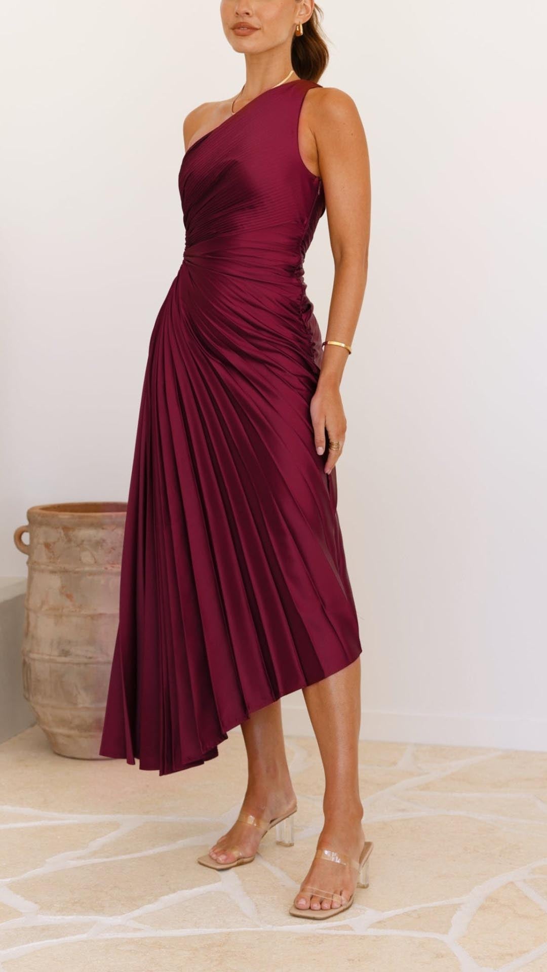 Vestido Largo Plisado de un Solo Hombro | Bella Brisa